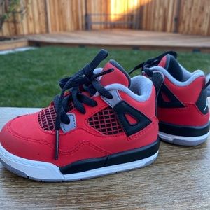 NIKE JORDAN TODDLER SNEAKERS